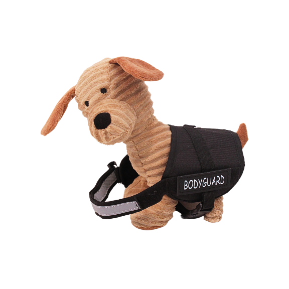 Kuscheltierhund mit schwarzem Hundegeschirr