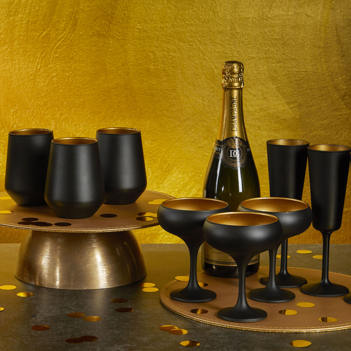 schwarze Silvester Gläser