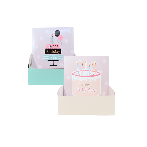 Blaue und Beige Transportboxen für den Kuchen