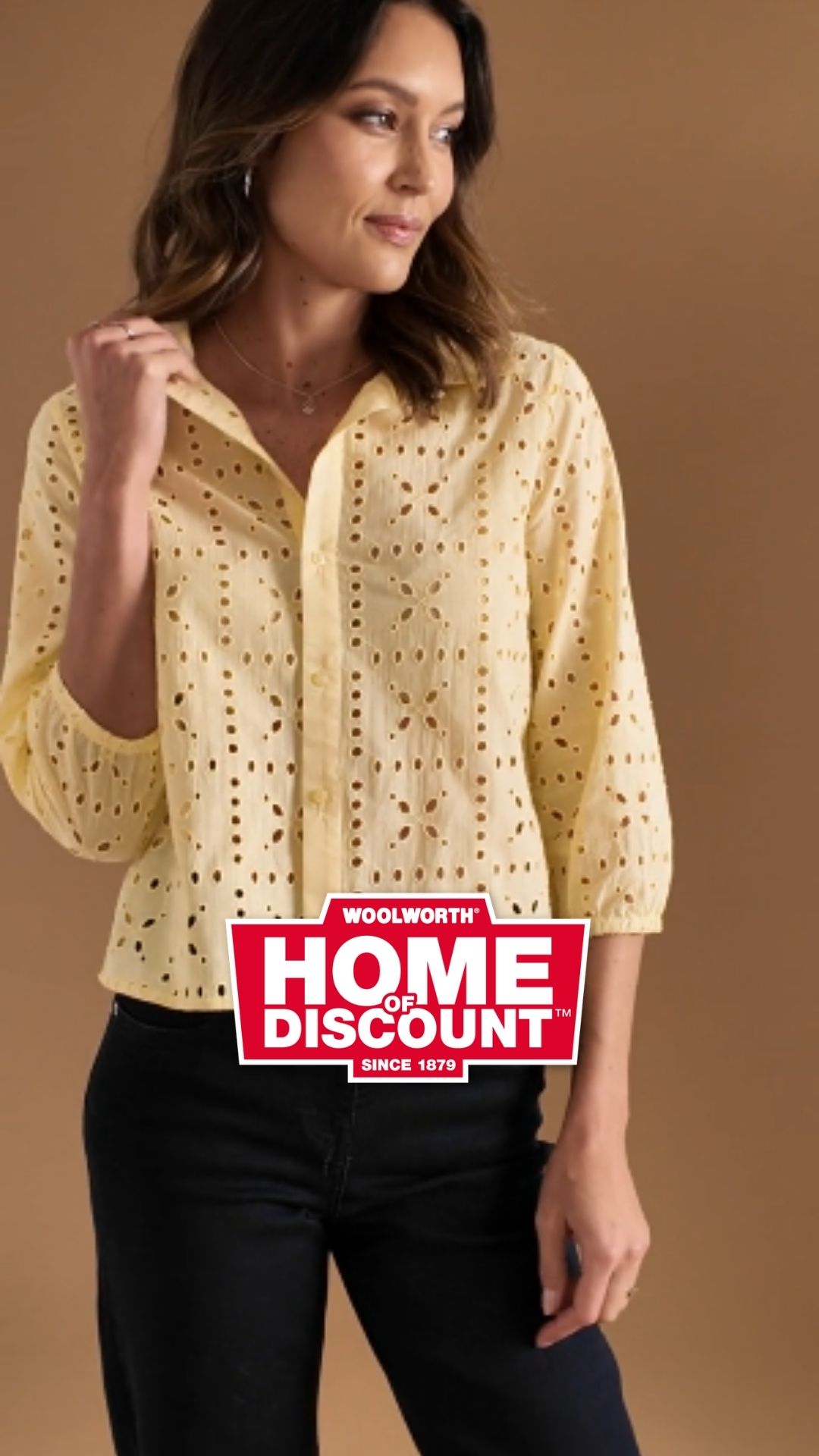 🤍🌼 Zeitlos und vielseitig kombinierbar! 🌼🤍 Diese Bluse in Weiß und Gelb bringt frische Leichtigkeit…