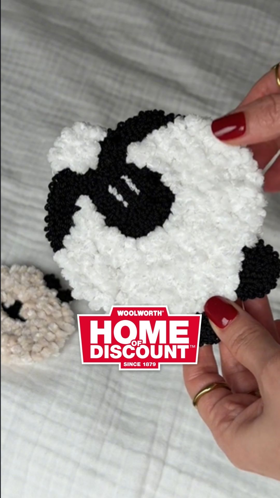 🧶🐑 Kreativzeit mit Wolle! 🐑🧶 Aus ein bisschen Wolle wird im Handumdrehen ein flauschiges Schaf! ✨…