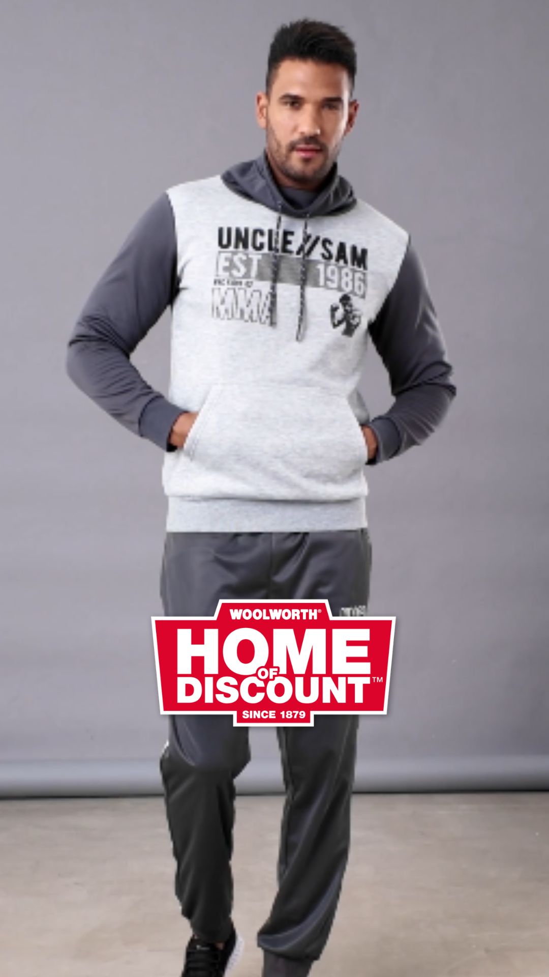 ✨ Lässig, sportlich und immer im Trend! ✨ Der stylische Hoodie mit markantem Print trifft auf die…