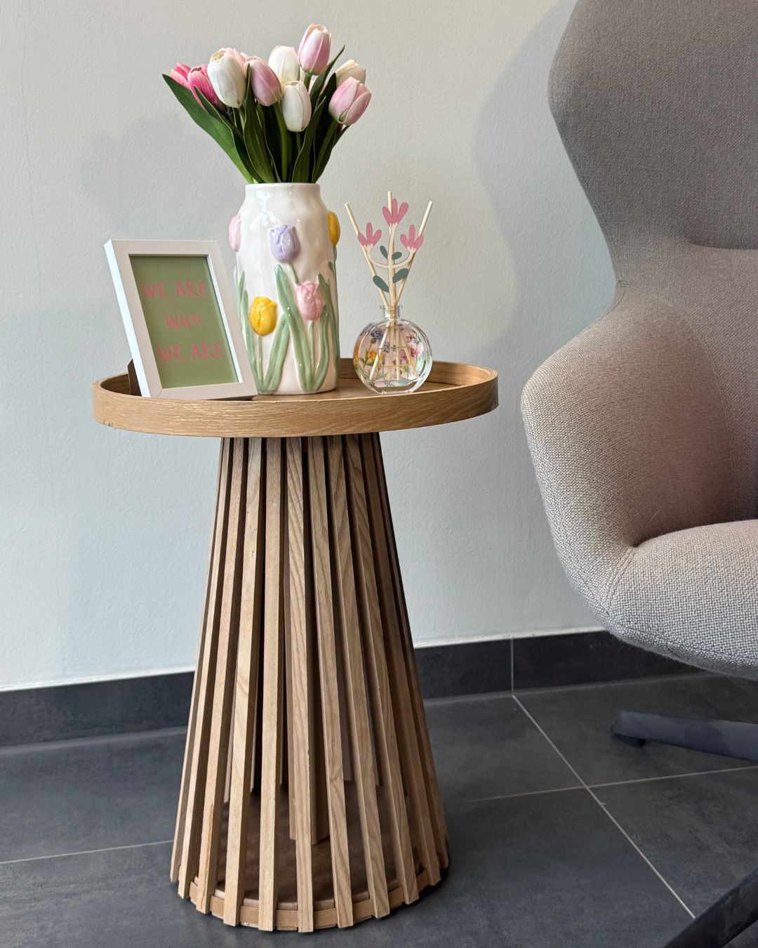 🌸✨ Frühlingsdeko in fröhlichen Farben! ✨🌸 Mit bunten Blumen, zarten Pastelltönen und liebevollen…