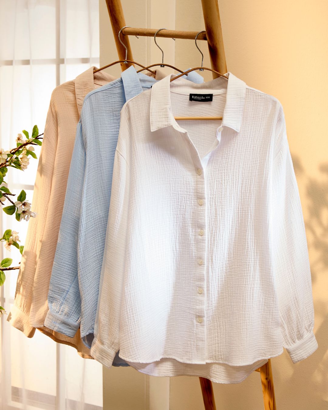 👚✨ Leicht, luftig und einfach schön! ✨👚 Diese Bluse überzeugt mit ihrem angenehmen, leichten Stoff…